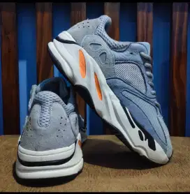 Adidas Yeezy Boost 700