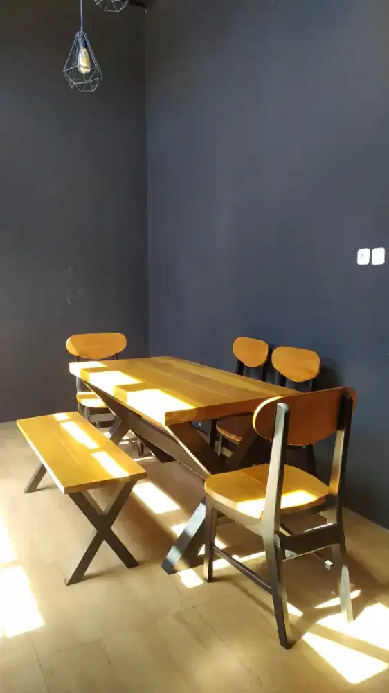 Meja Makan Jati Minimalis 4 kursi 1 bangku