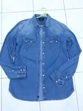 Kemeja denim merk ZARA,Size M,Made in Bangladesh