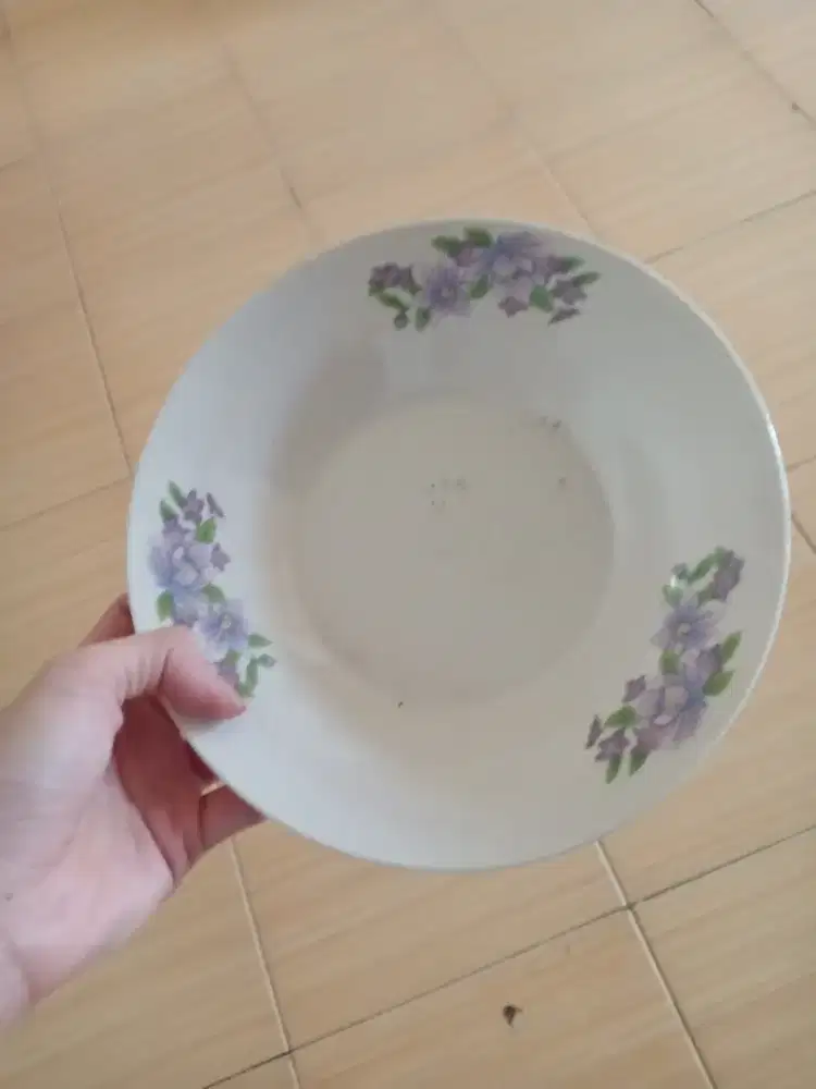 Piring piring motif kaca