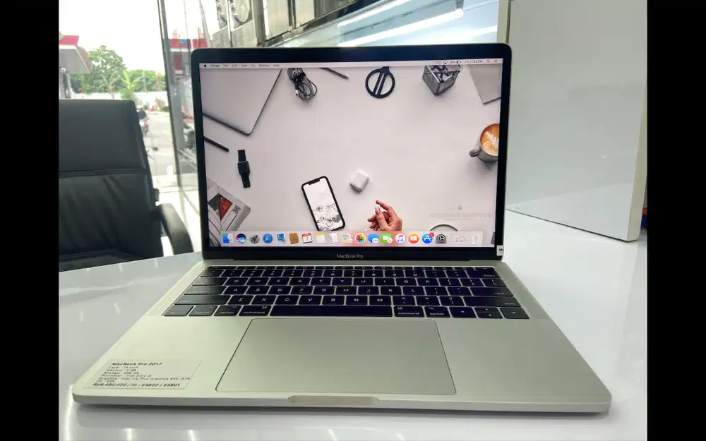 MACBOOK PRO 2017 RAM 8/256 GB 13