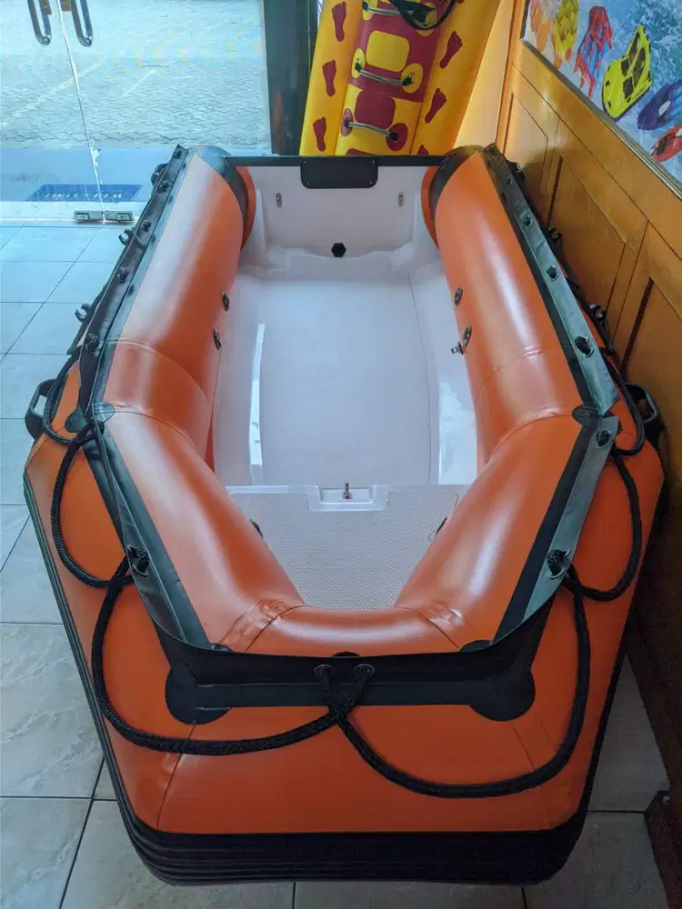 Perahu Karet Standar Rescue RIB Rigid Inflatable Boat Kapasitas 5 Org