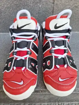 Sepatu basket Nike AIR