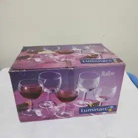 Gelas Wine luminarc total ada 12 gelas  masih bagus