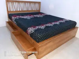 Tempat tidur minimalis kayu jati