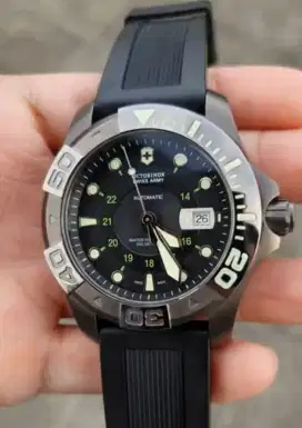 Like New Victorinox Scuba Dive Master 500m Automatic