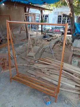 display pakaian & sepatu
