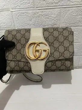 Sling bag gucci big logo
