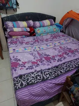 Dijual springbed bekas (tanpa sprei, tanpa bantal).