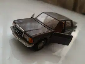 langka diecast all open w123 mercedes merk cursor made in germany