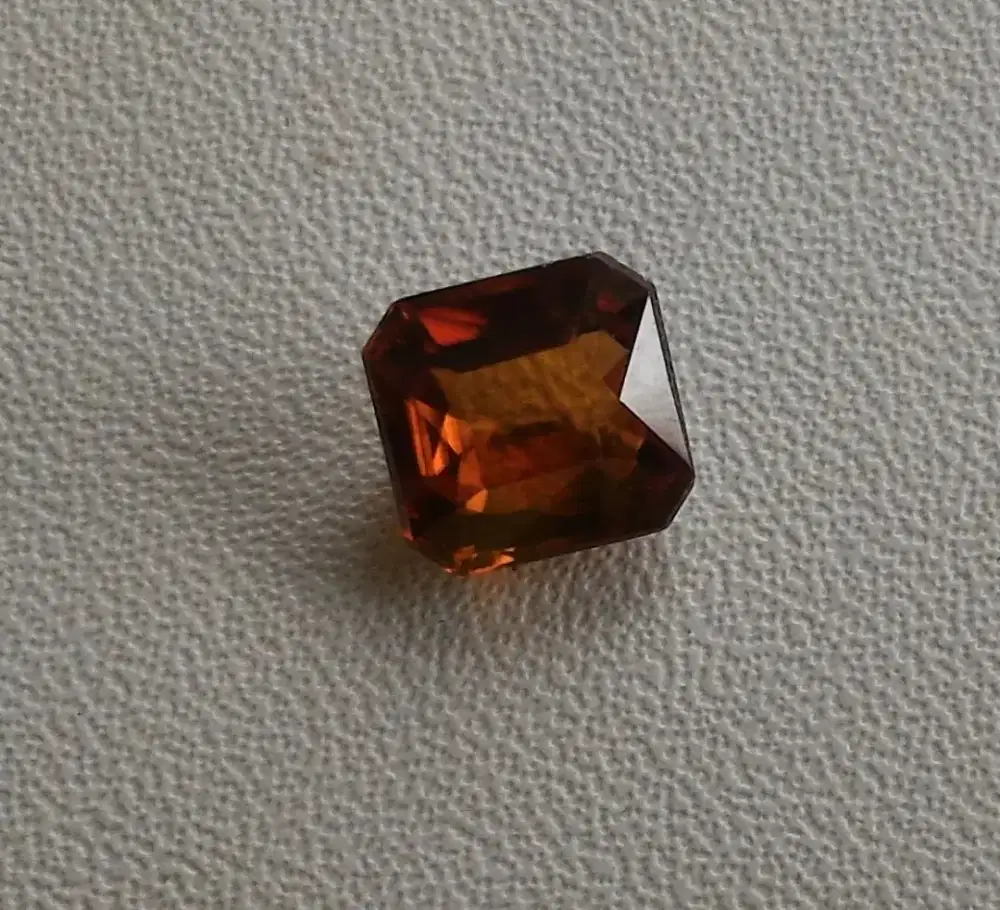 Imperial Zircon Luster sempurna 2,5 crt
