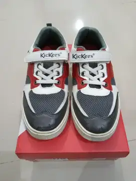 Sepatu kickers anak uk 32