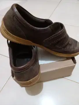 Sepatu Kulit Bekas