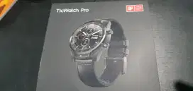 Smart watch ticwatch pro