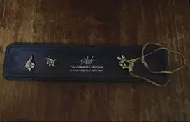 Satu Set Perhiasan (Kalung & Anting) The Attwood Collection Harga Nego