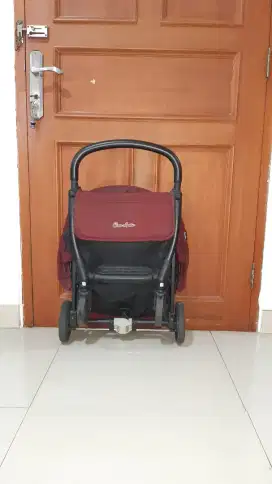 Stroller CocoLatte warna Merah Marun