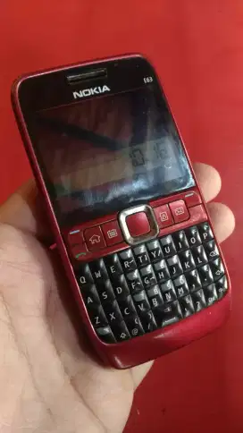 Nokia E63 merah
