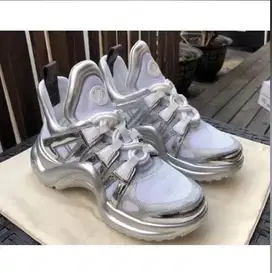 LV ARCHLIGHT SNEAKERS AUTHENTIC