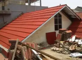 Kontruksi rangka atap baja ringan dan renovasi rumah
