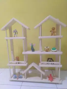 Lemari pajangan gantung