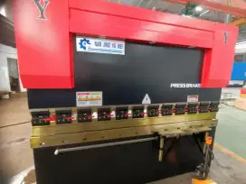 Mesin tekuk/bending plat