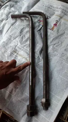 Baut angkur L baja 2mur dan 1 ringplat perbuah aja deh