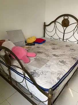 Kasur tidur lengkap dengan headboard dan dipan ukuran 160 queen