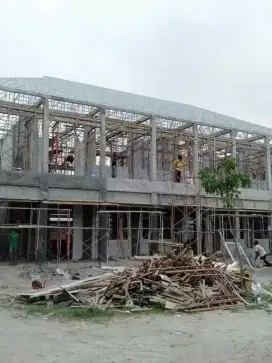 Ahli pemasangan baja ringan