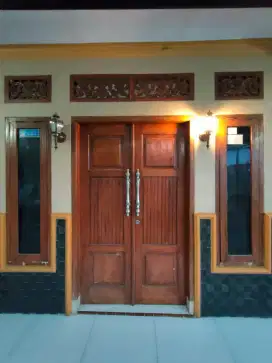 Kusen kayu dan pintu