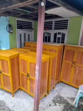 Lemari pakaiannya 2  pintu