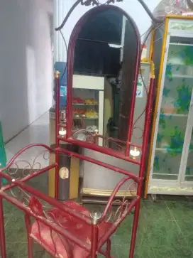 1 set tiolet meja rias minus kaca meja pecah