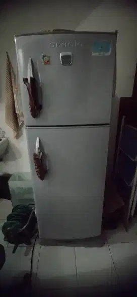 Kulkas 2 pintu TOSHIBA Glacio non cfc