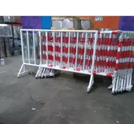 Brigade mobile pembatas jalan berbahan besi