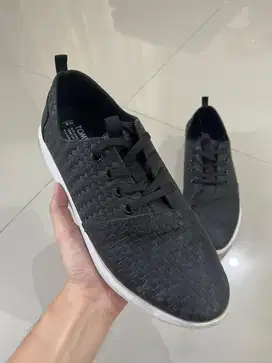 Sepatu kantor murah sneakers pria keren TOMS Del Rey Leather ukuran 42