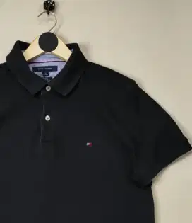 Jual Baju Tommy Hilfiger original, warna hitam.