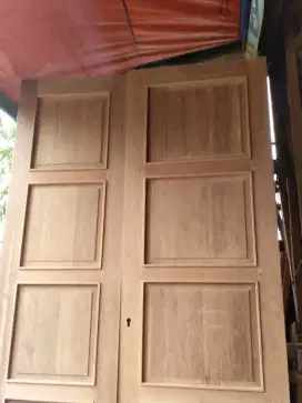 Daun pintu kayu bekas dan kayu baru