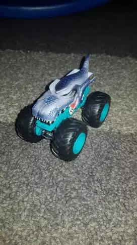 Hotwheels hot wheels hotweel hotwel monster jam original skala 1/76