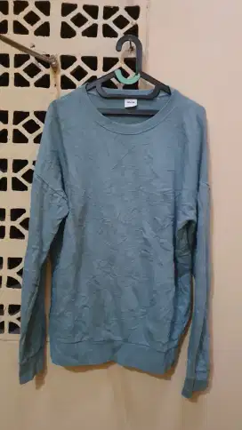 Crewneck size XL. Keren.