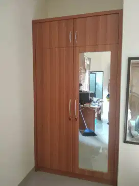 lemari pakaian costum