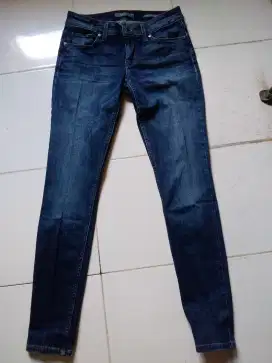 Celana jeans Guess Los Angeles size 27 original