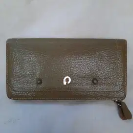Dompet Wanita merk Papilon, warna hijau dill, bahan kulit