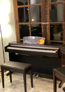 Yamaha Clavinova CLP-220 Arius DGX Electone Celviano