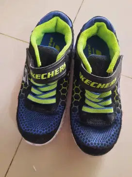 Skechers anak laki size 30 kondisi bagus jarang pakai sby brt pakuwon