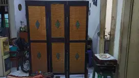 Partisi Sekat Kayu Motif Rotan