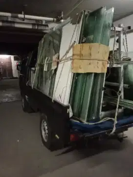 Kaca bekas bungkaran gedug