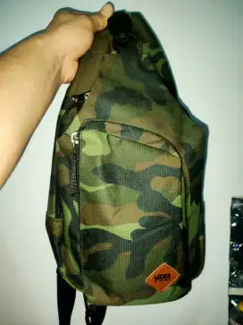 Tas sling bag Vans motif army,kndsi msh seperti baru