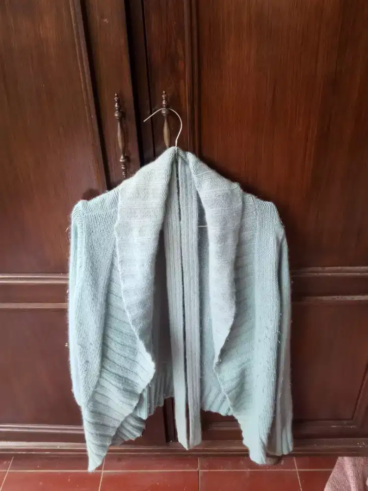 Zara cardigan wool warna biru