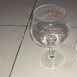 Gelas wine besar dan kecil asli,  L12cm dan L6cm, kondisi ok, nego