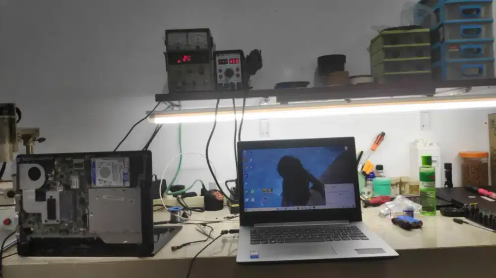 Di beli laptop bekas segala kondisi