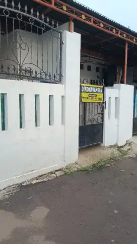 Di kontrakan rumah
